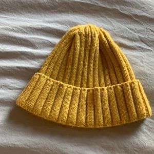URBAN OUTFITTERS Gold Beanie